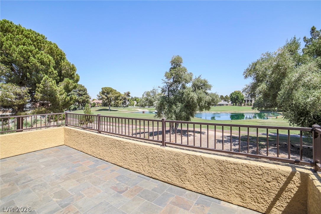 2863 Queens Courtyard Drive Property Photo 12