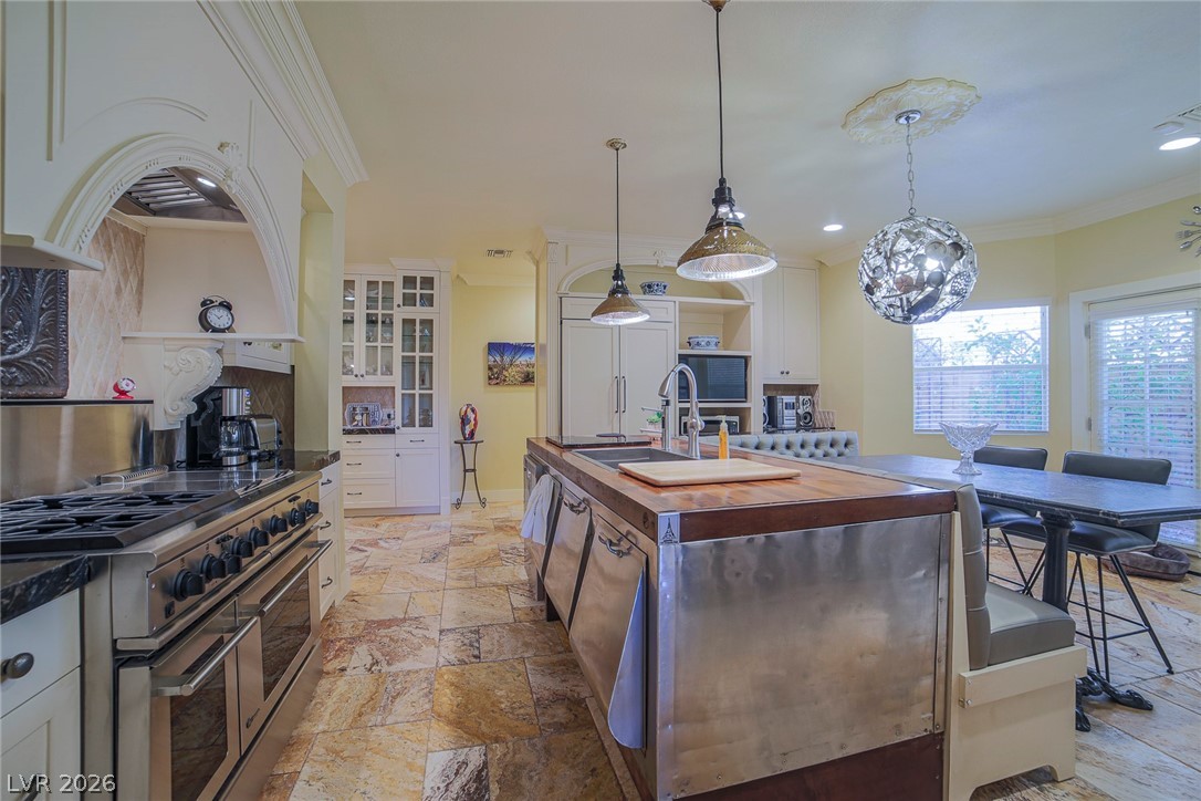 2863 Queens Courtyard Drive Property Photo 28