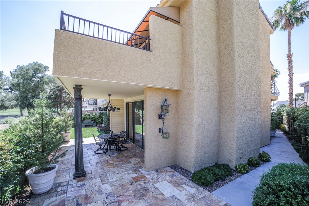 2863 Queens Courtyard Drive Property Photo 58