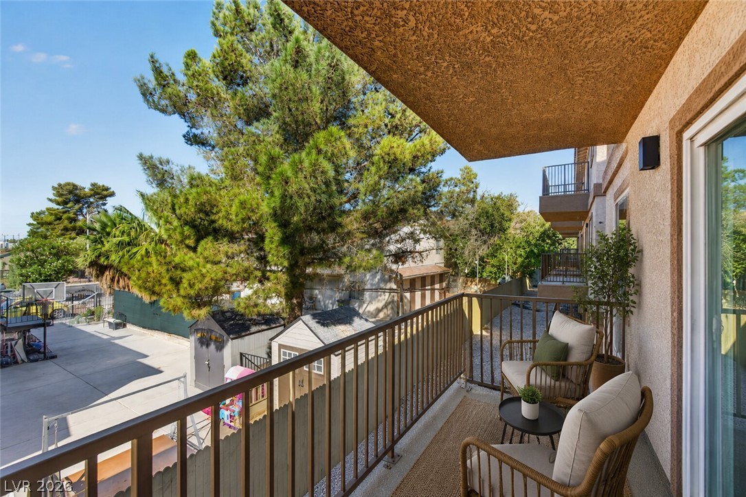 2305 Seco Adobe Circle 203 Property Photo 12