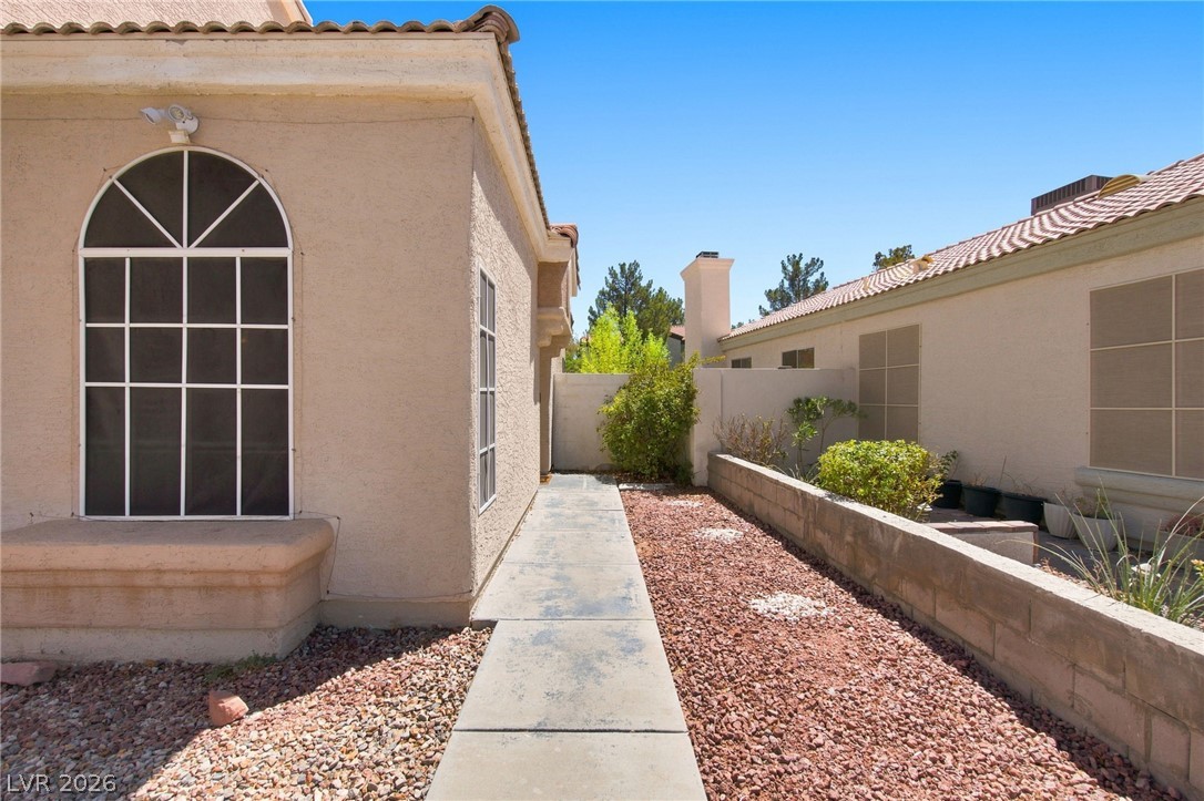 7164 Paradise Bay Drive Property Photo 3