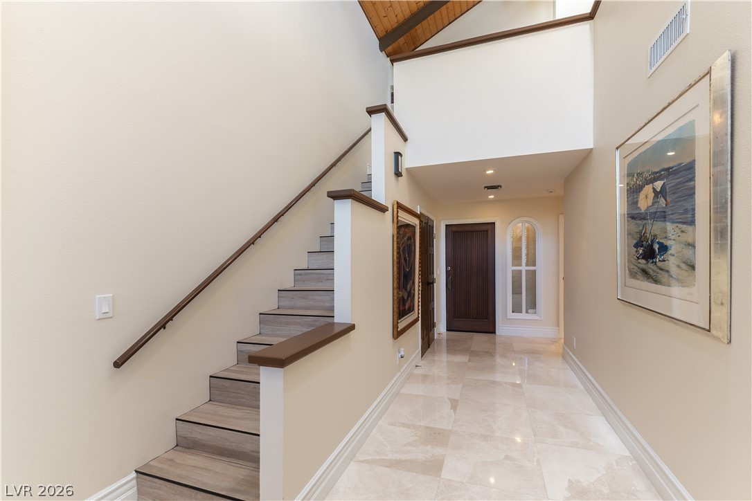 2845 Queens Courtyard Drive Property Photo 4