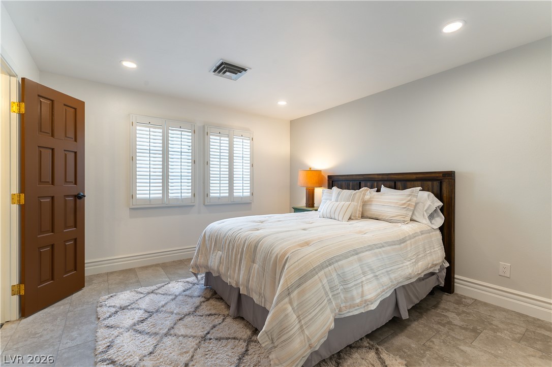 2845 Queens Courtyard Drive Property Photo 30