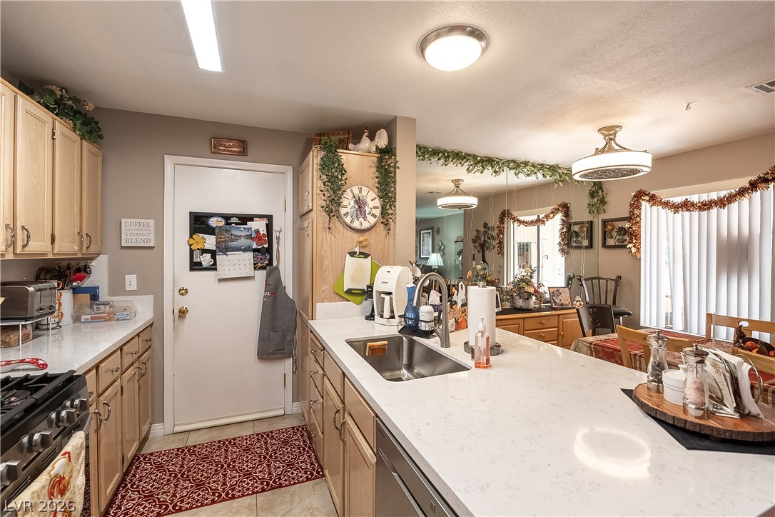 8452 Boseck Drive 123 Property Photo 11