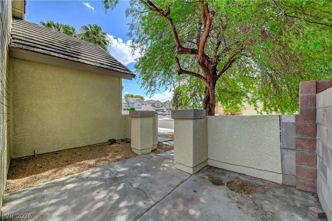 386 El Pico Drive Property Photo 3