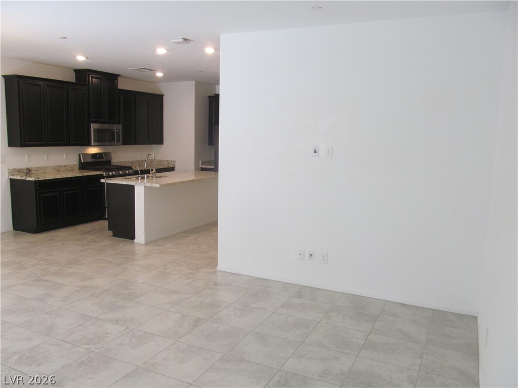 823 Grand Country Avenue Property Photo 14