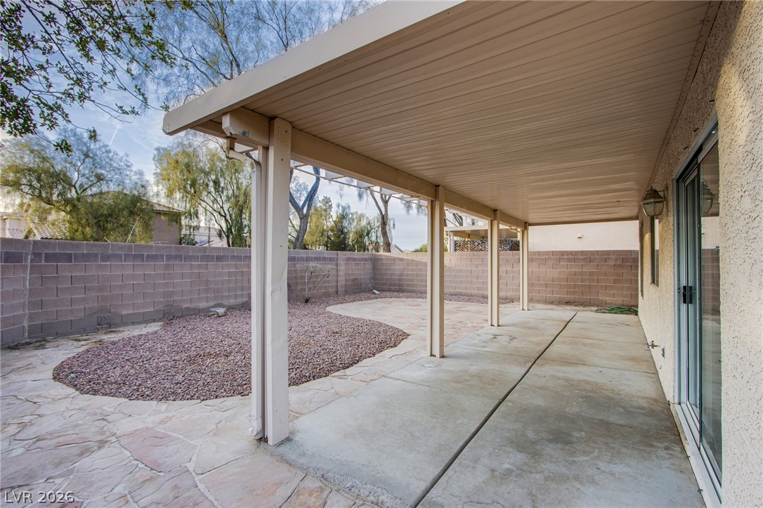 8543 Ebony Hills Way Property Photo 6