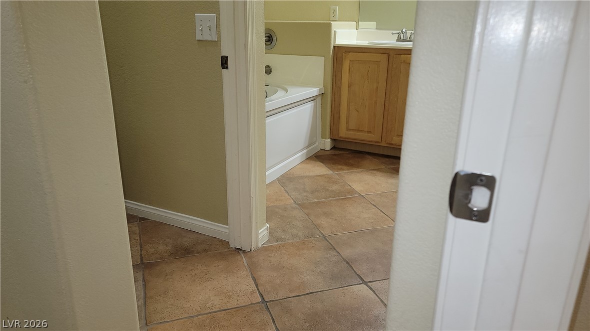 9184 Long Island Street Property Photo 13
