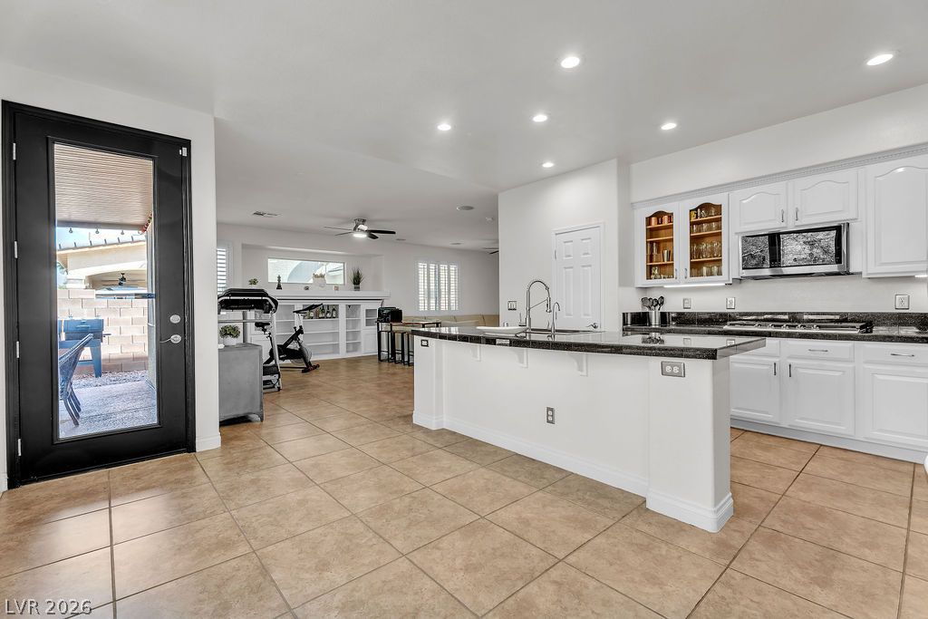 8221 Glistening Rush Street Property Photo 1