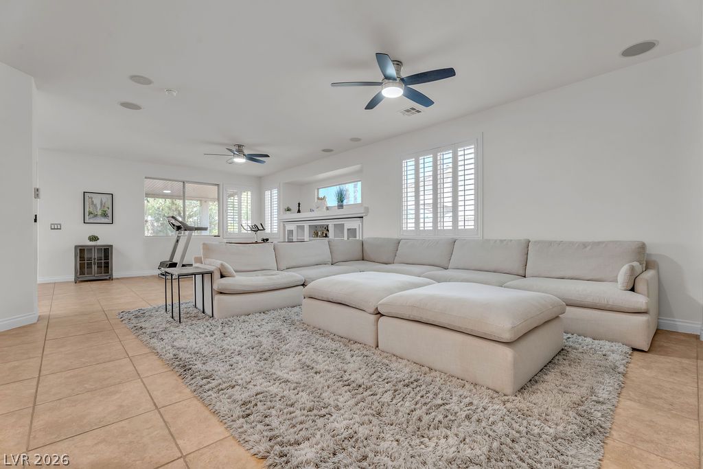 8221 Glistening Rush Street Property Photo 3