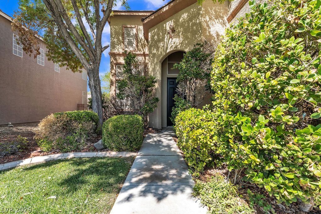 8221 Glistening Rush Street Property Photo 10