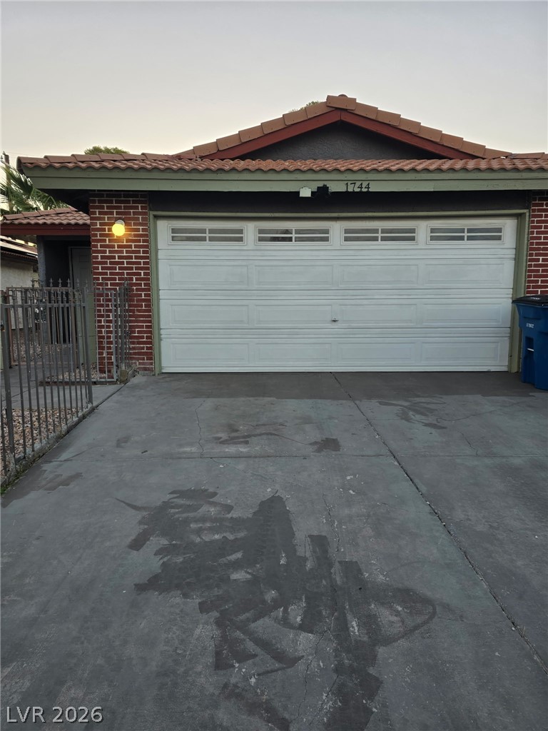1744 Yellow Rose Street Property Photo 6