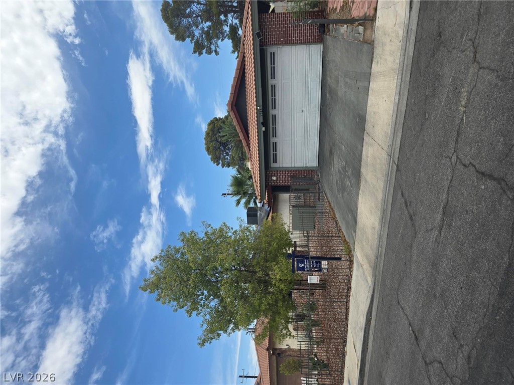 1744 Yellow Rose Street Property Photo 10