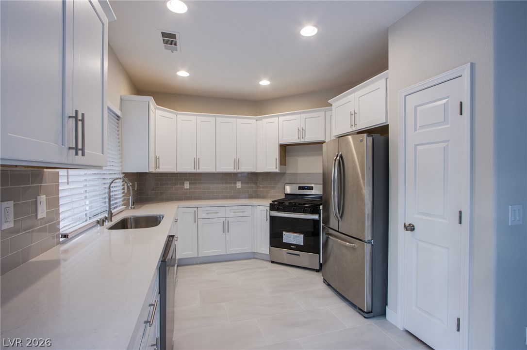 8543 Ebony Hills Way Property Photo 4