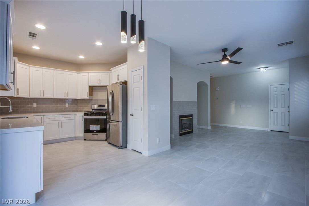 8543 Ebony Hills Way Property Photo 6