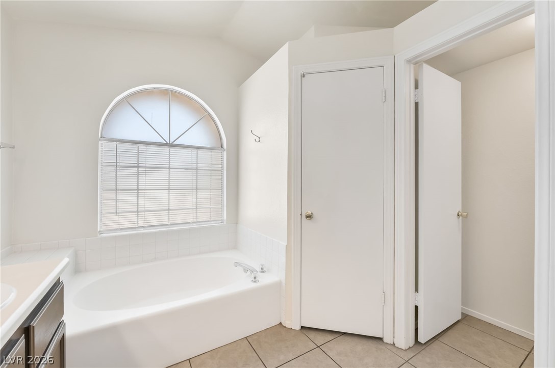 2705 Cheshire Court Property Photo 23