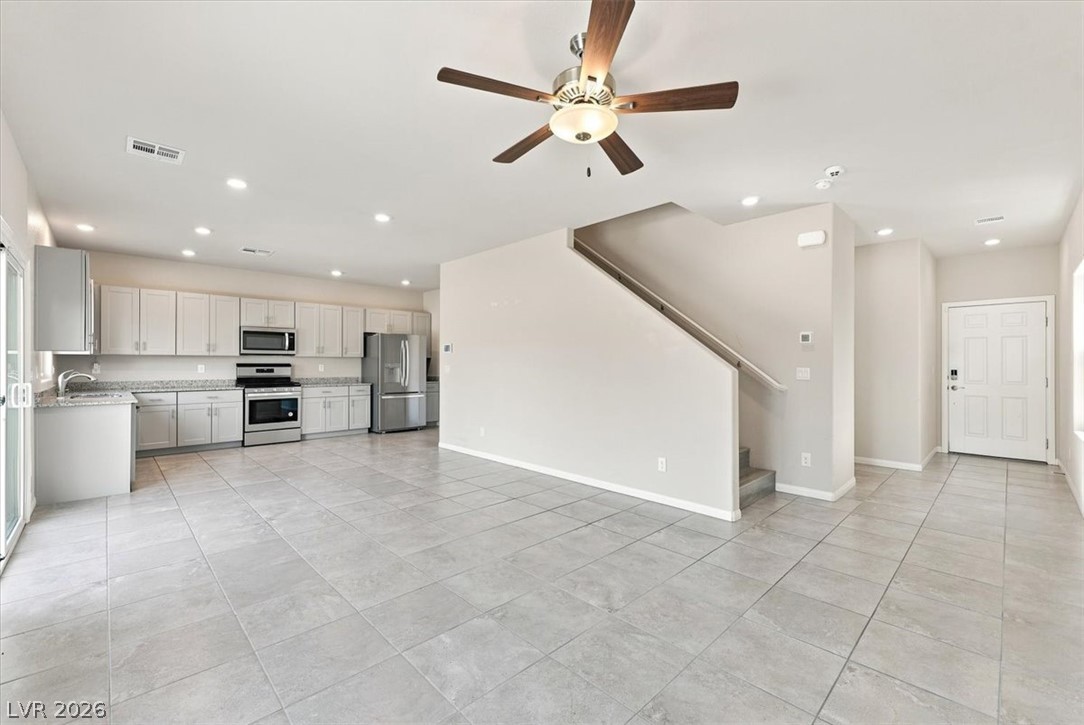 7227 Glimmer Point Street Property Photo 8