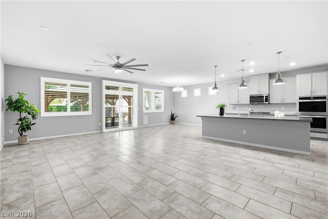 6125 Steinway Avenue Property Photo 6