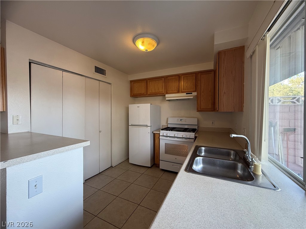 6211 Meadowhaven Lane Property Photo 6
