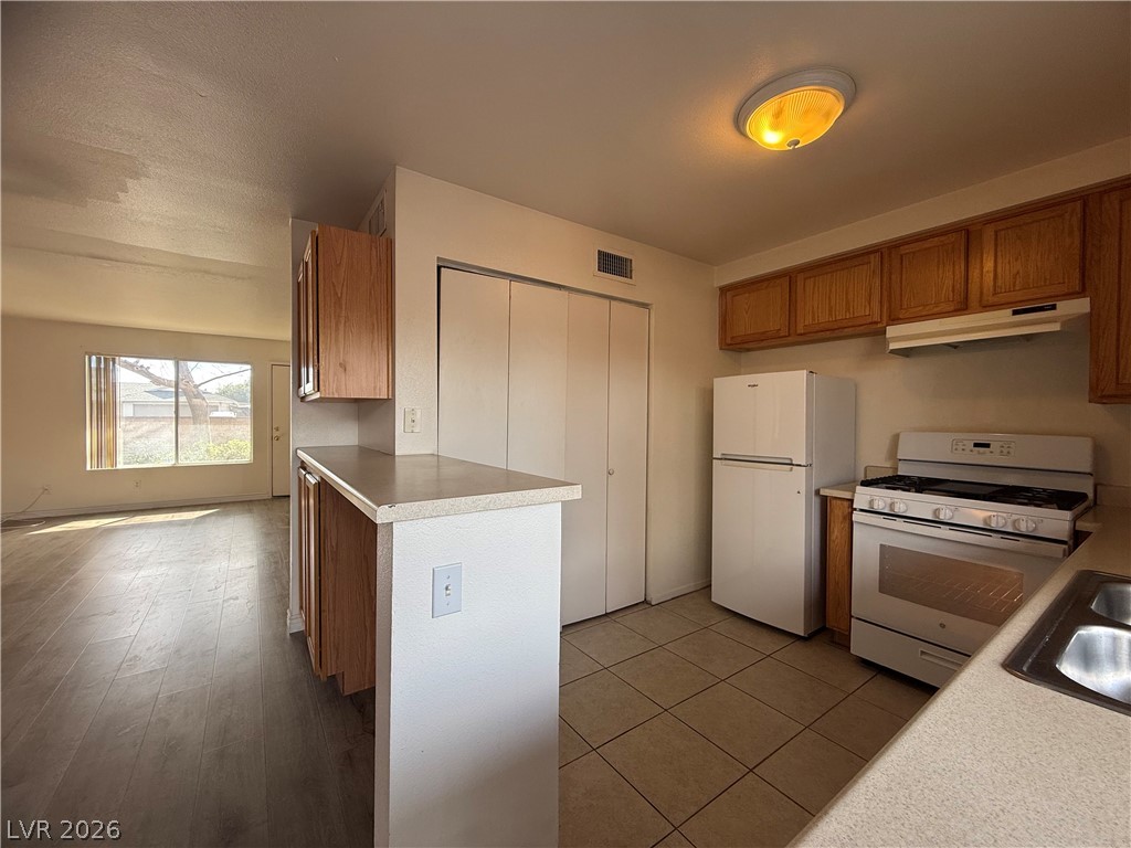 6211 Meadowhaven Lane Property Photo 9