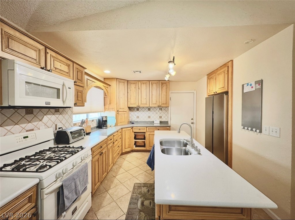 525 Tabony Avenue Property Photo 7