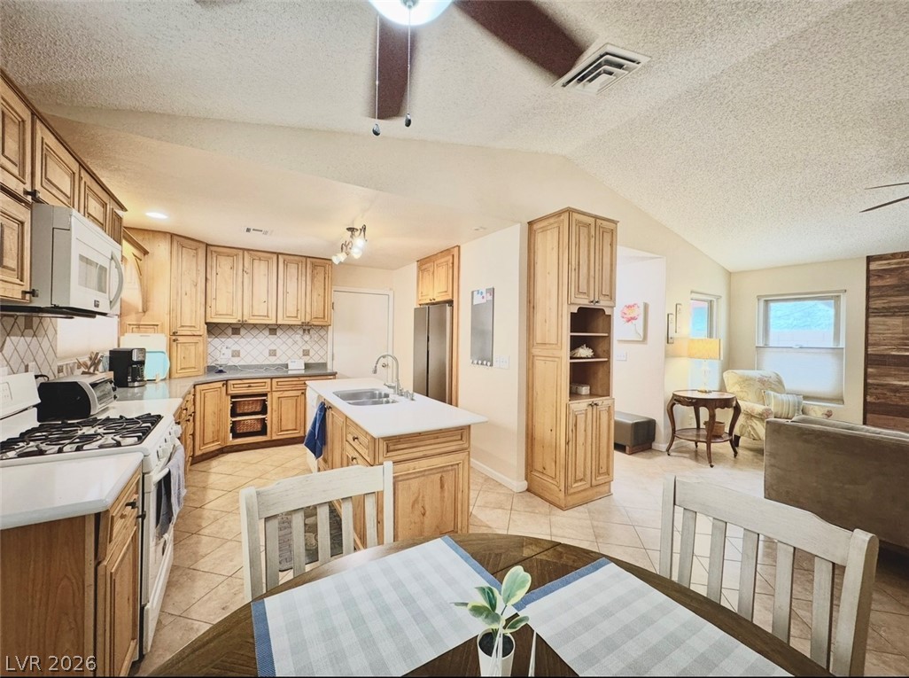 525 Tabony Avenue Property Photo 8