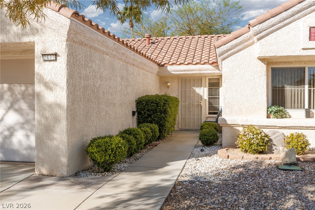 2409 Desert Sands Drive Property Photo 3