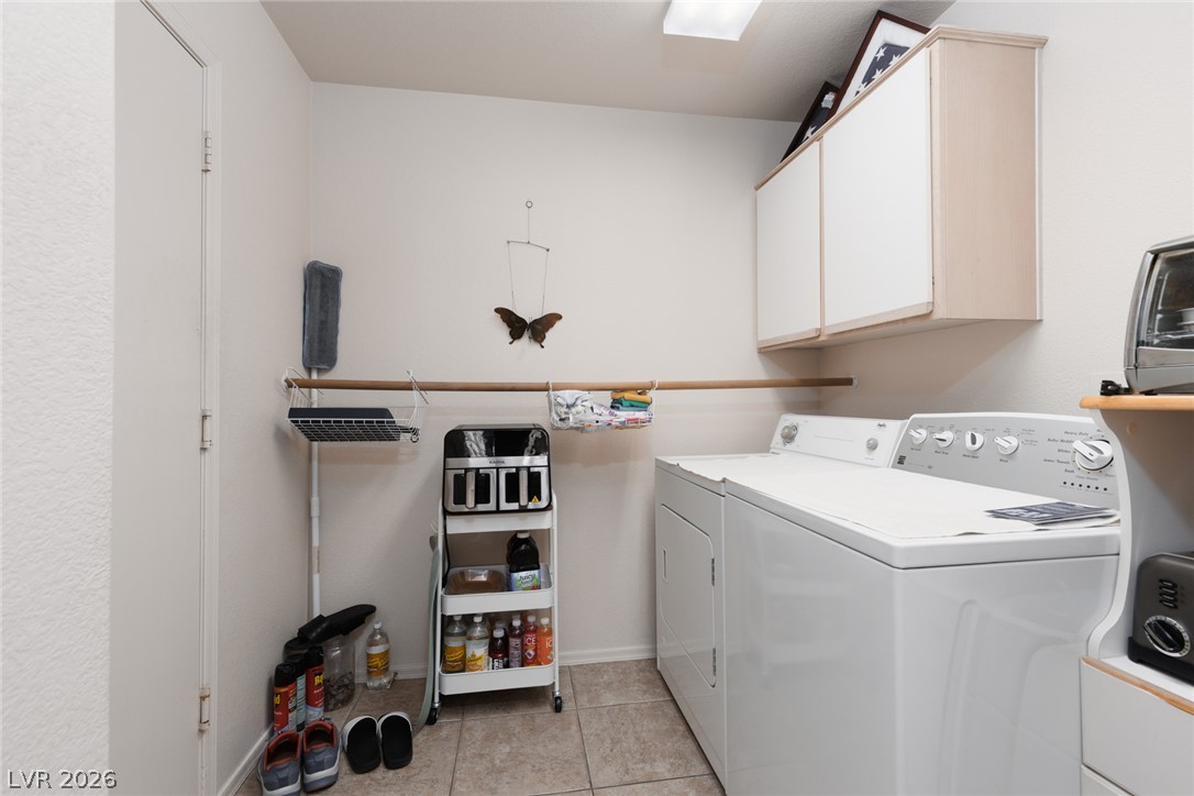 2409 Desert Sands Drive Property Photo 10