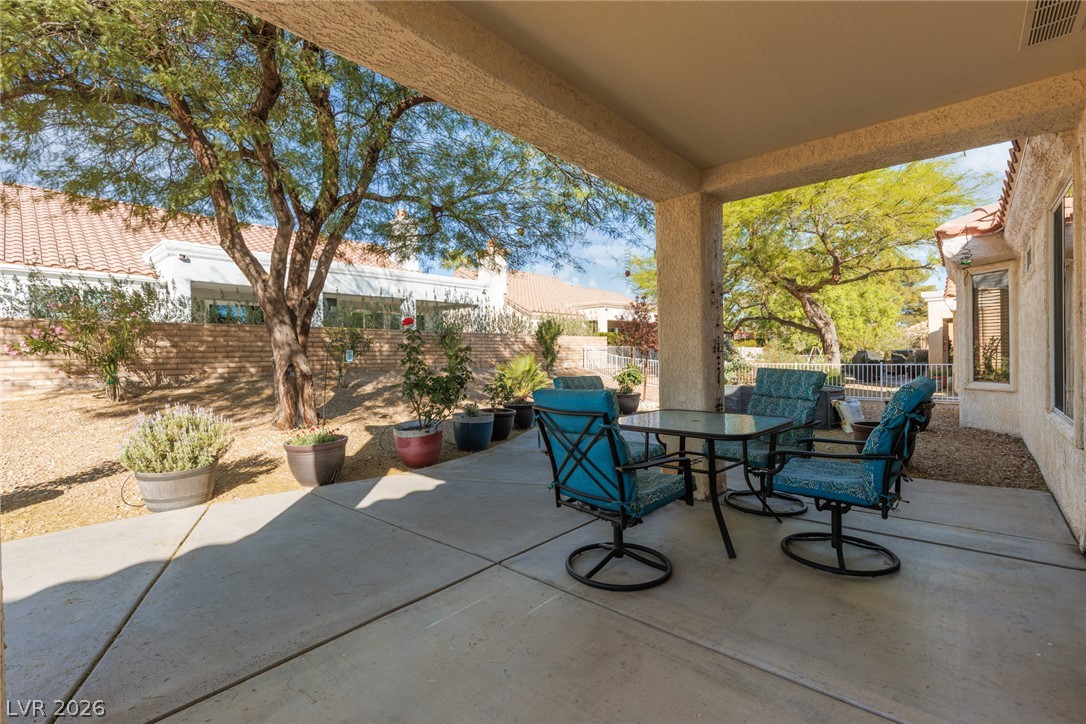 2409 Desert Sands Drive Property Photo 16