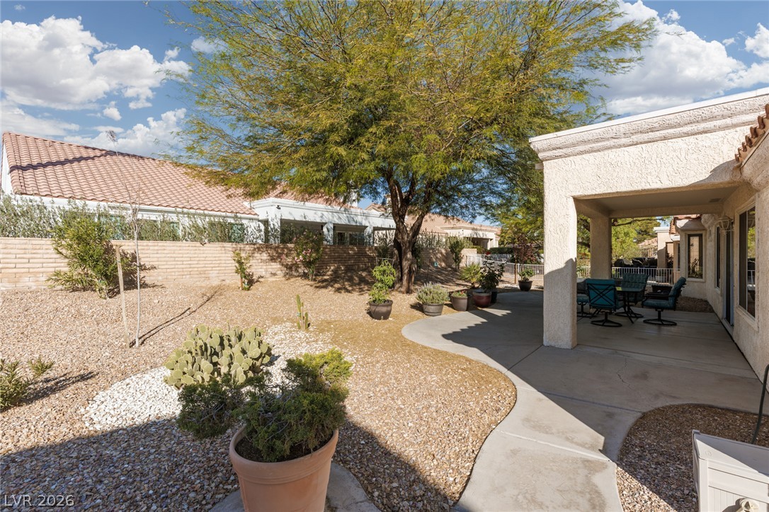 2409 Desert Sands Drive Property Photo 22