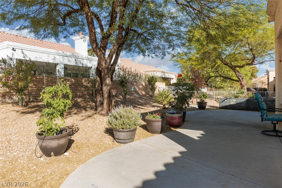 2409 Desert Sands Drive Property Photo 23