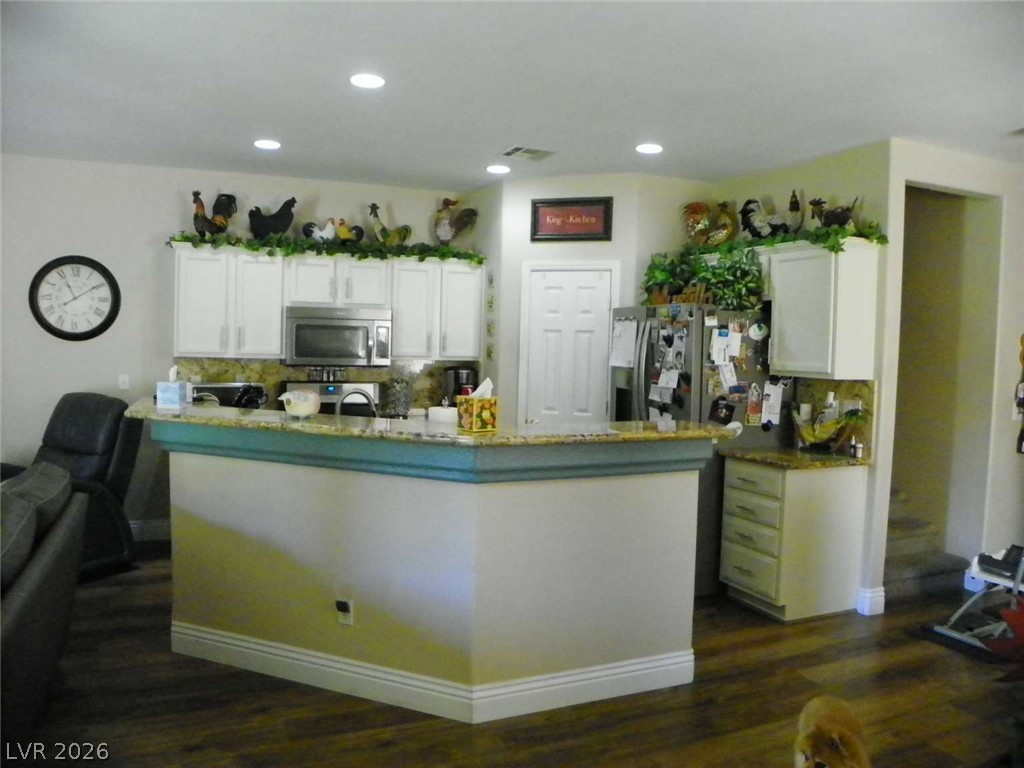 6233 Ordaz Avenue 103 Property Photo 5