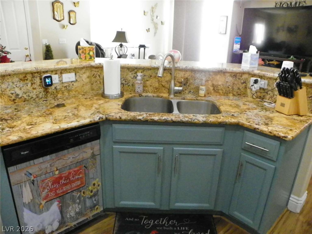 6233 Ordaz Avenue 103 Property Photo 6