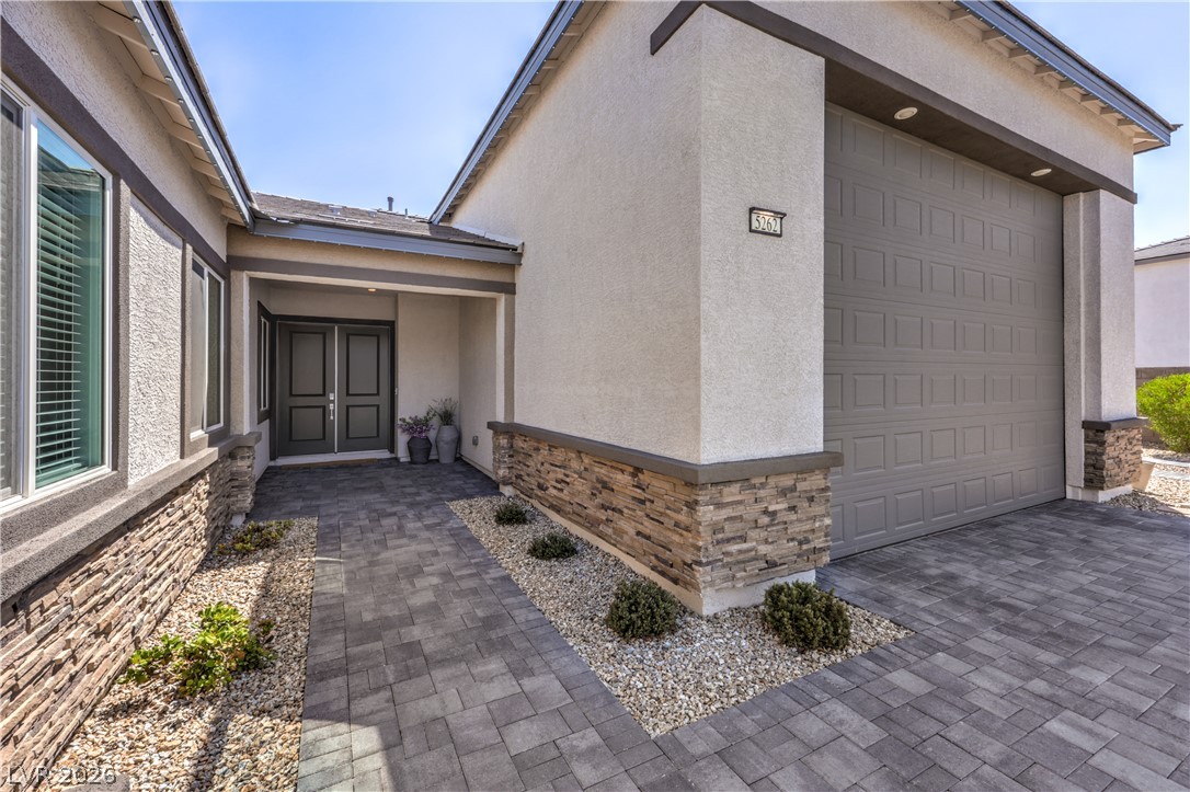 5262 Fisher Falls Court Property Photo 4