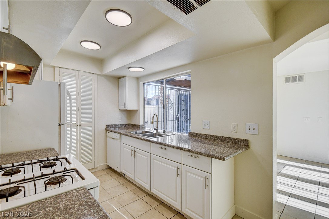 1405 Vegas Valley Drive 229 Property Photo 10