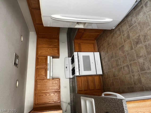 2811769 Property Photo 3