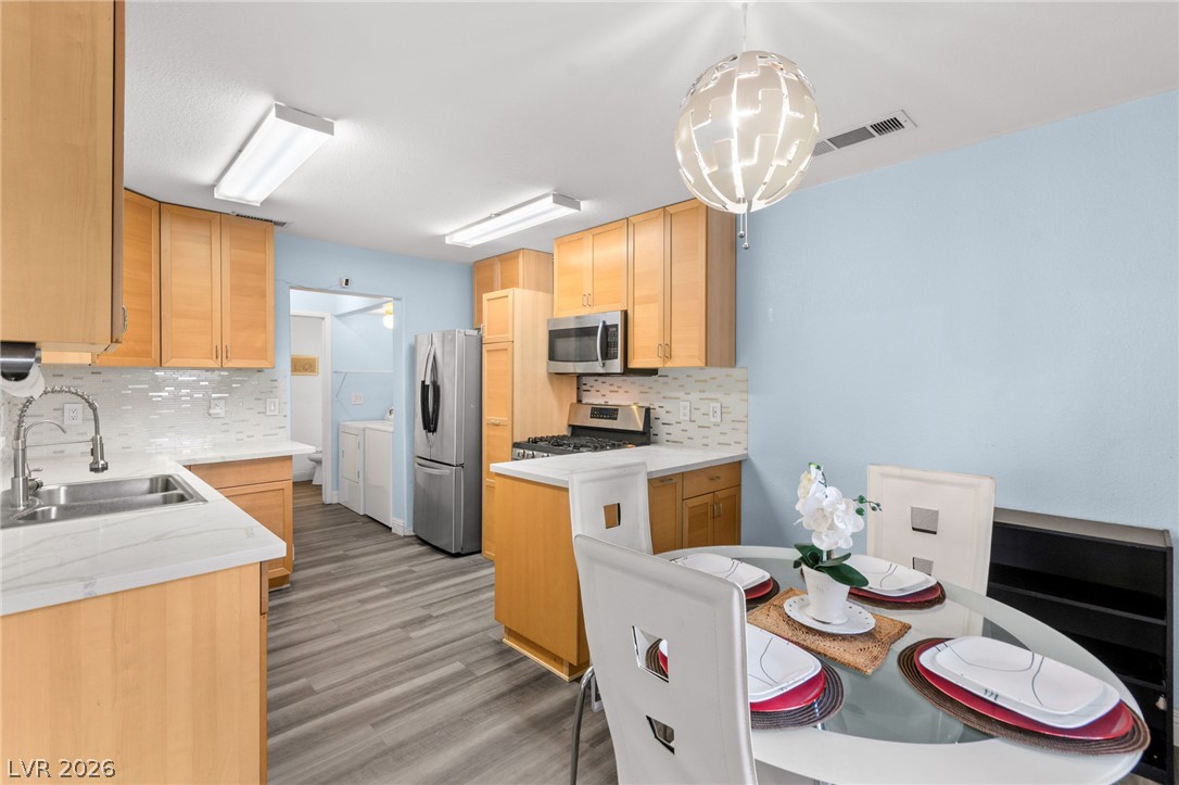 6905 Coral Rock Drive Property Photo 4