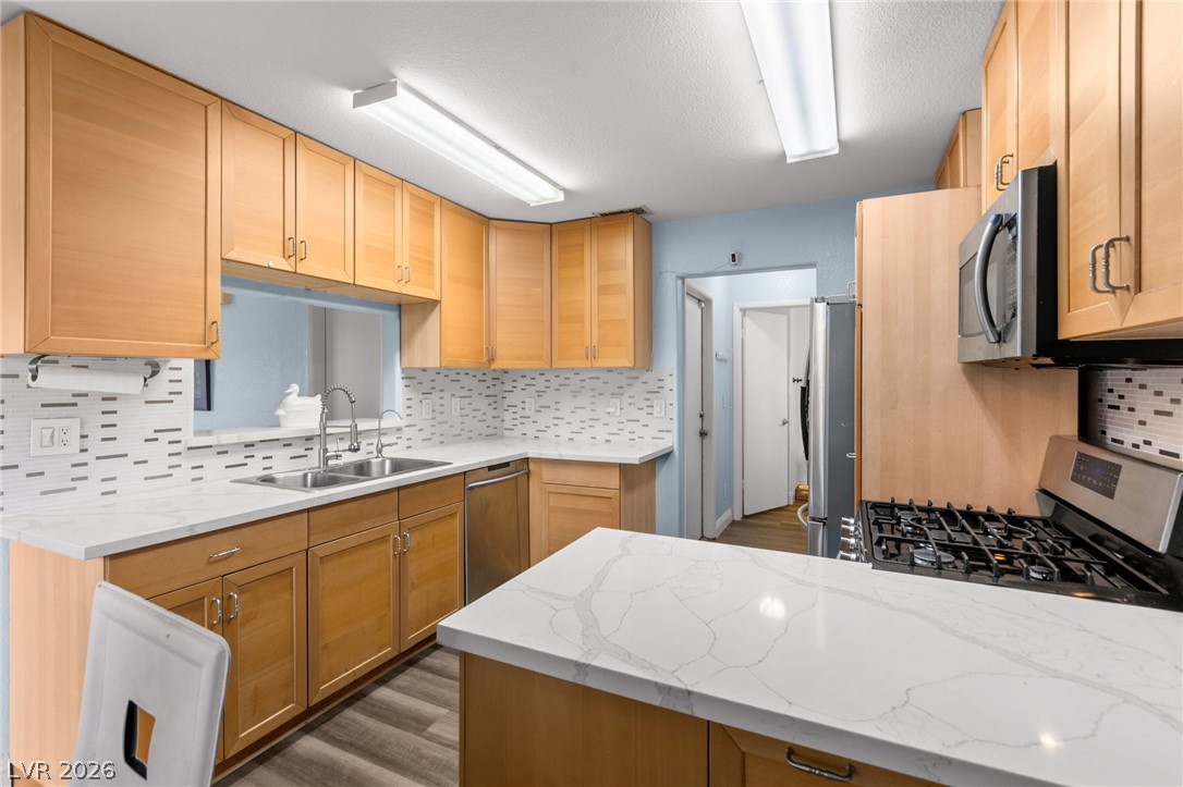 6905 Coral Rock Drive Property Photo 12