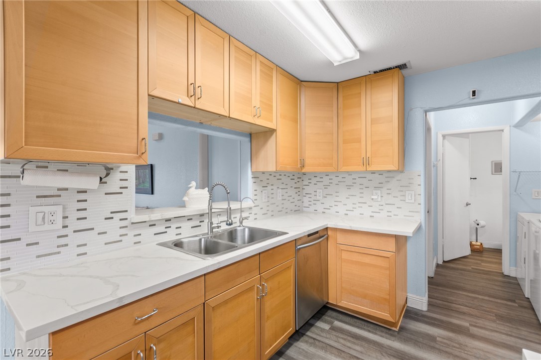 6905 Coral Rock Drive Property Photo 13