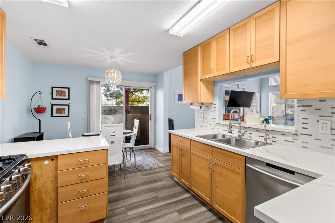 6905 Coral Rock Drive Property Photo 17