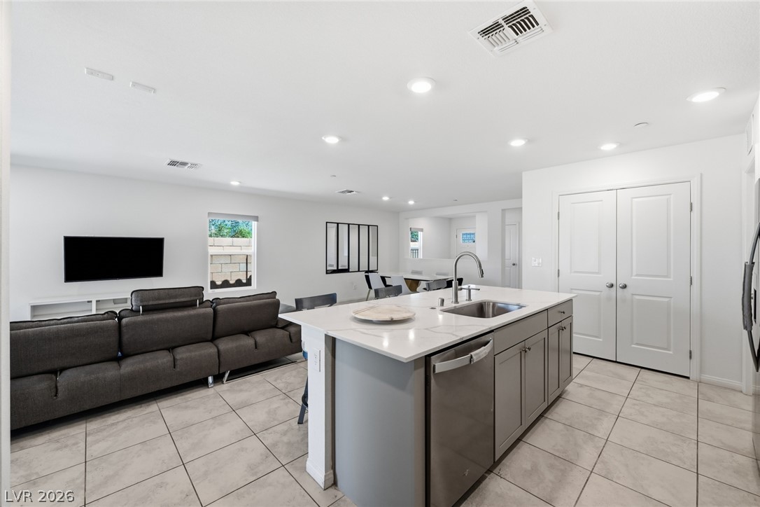 8370 Vinamala Avenue Property Photo 7