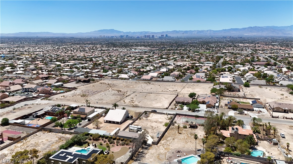 255 Vista Valley Street Property Photo 7