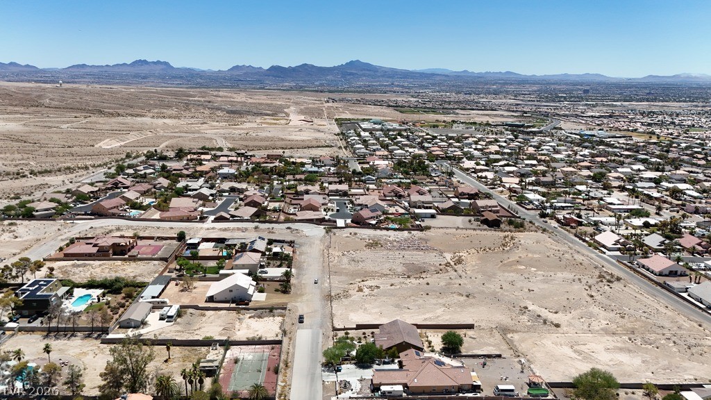 255 Vista Valley Street Property Photo 8