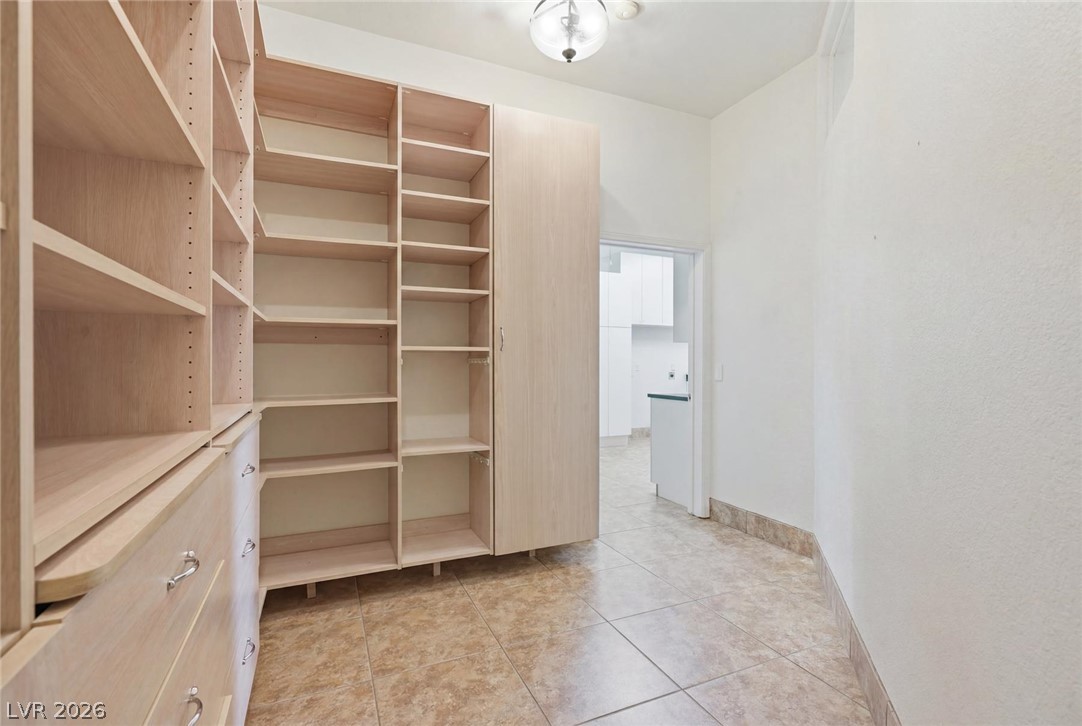 2212 Chatsworth Court Property Photo 23