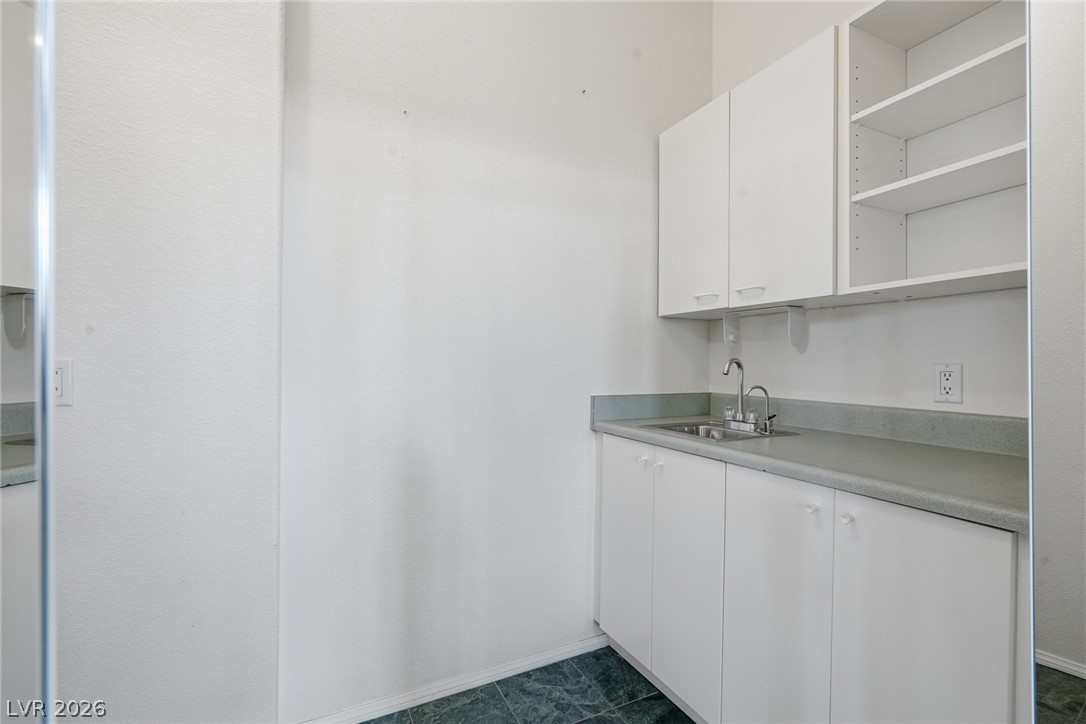 2212 Chatsworth Court Property Photo 53