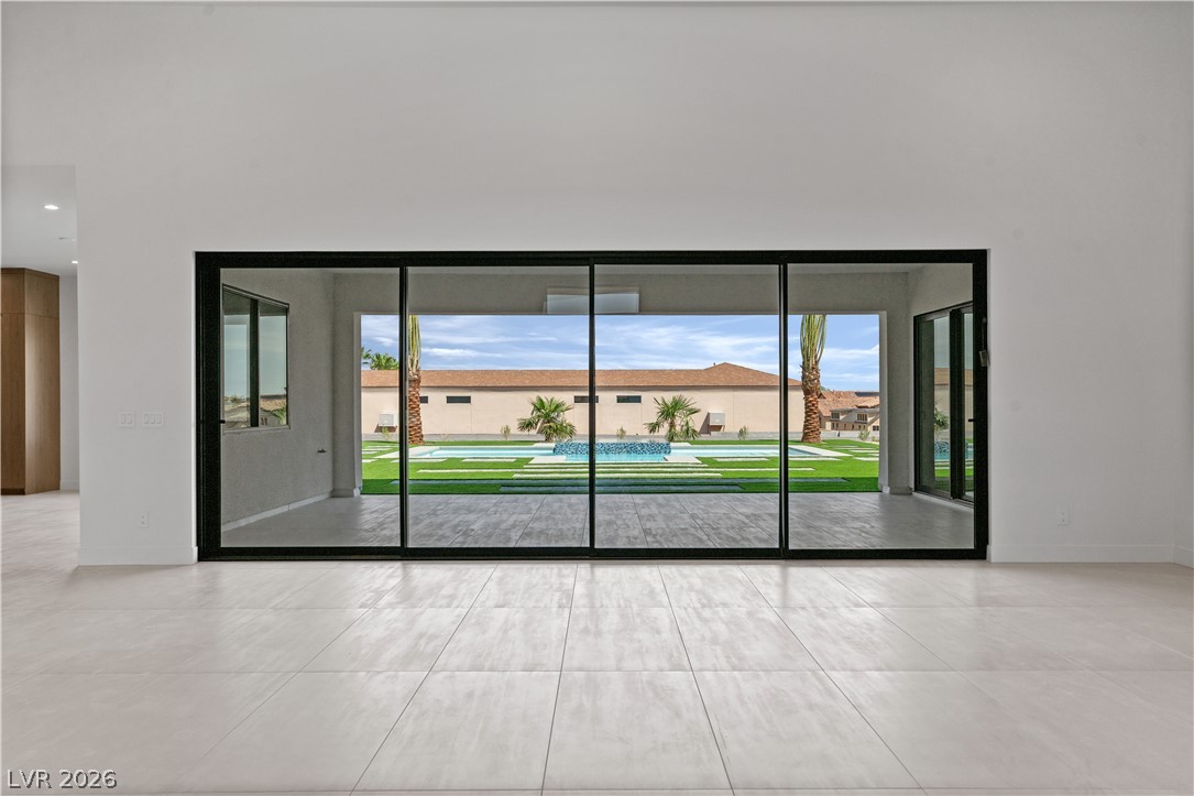 470 East Paradise Hills Drive Property Photo 14