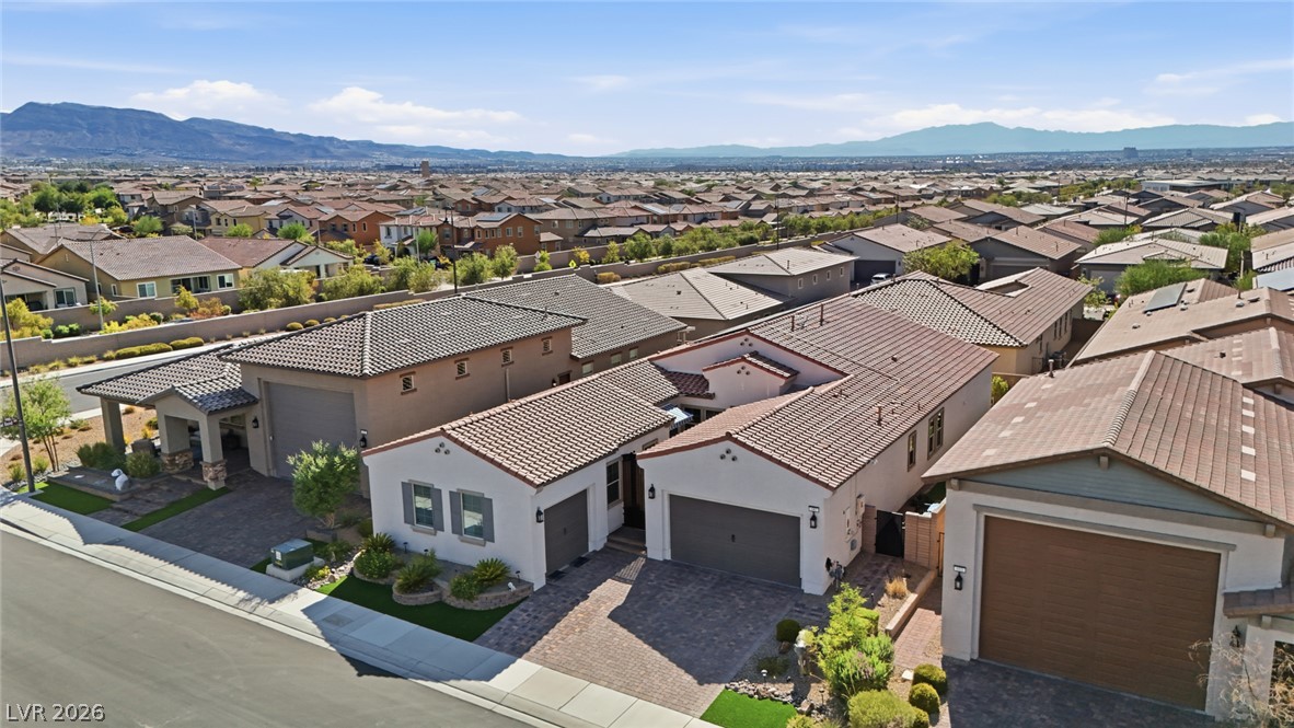 689 Corelli Cove Street Property Photo 2