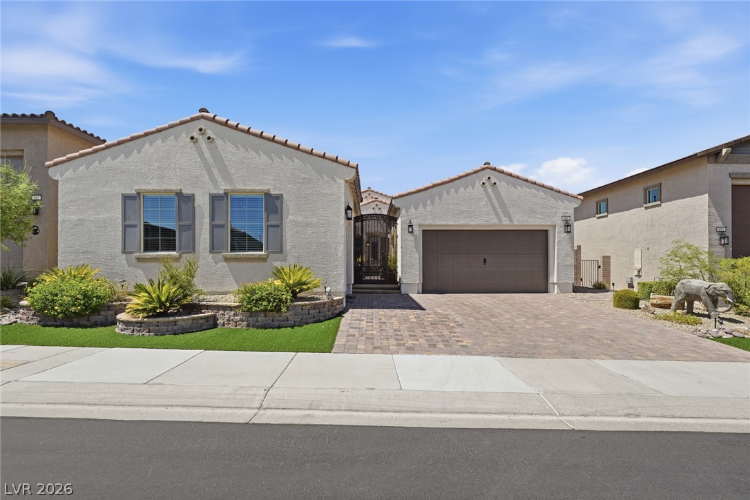 689 Corelli Cove Street Property Photo 3
