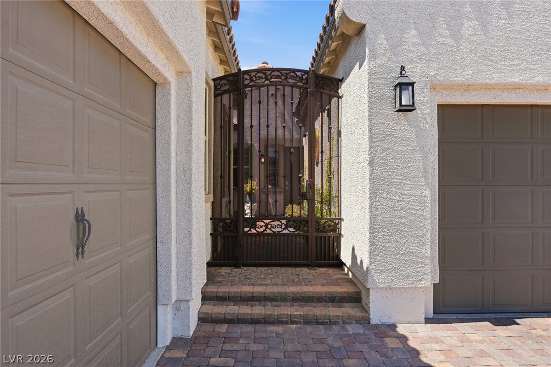 689 Corelli Cove Street Property Photo 4