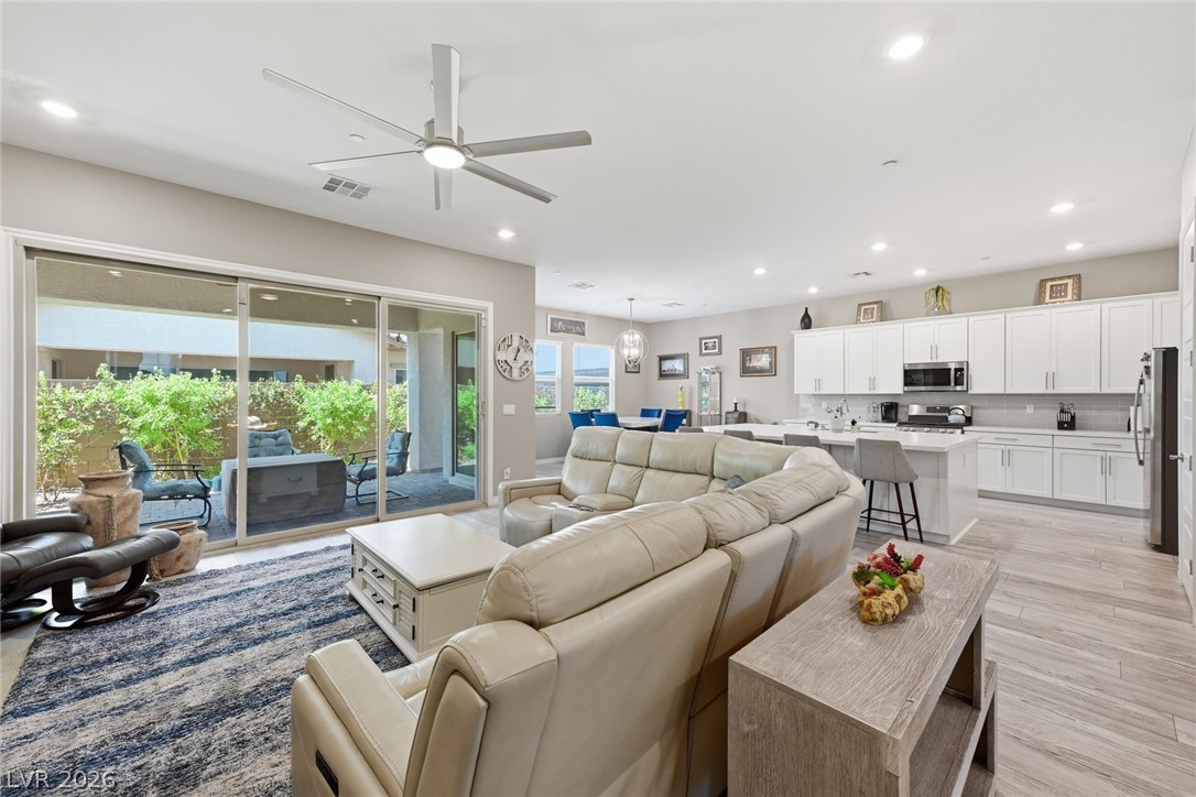 689 Corelli Cove Street Property Photo 12